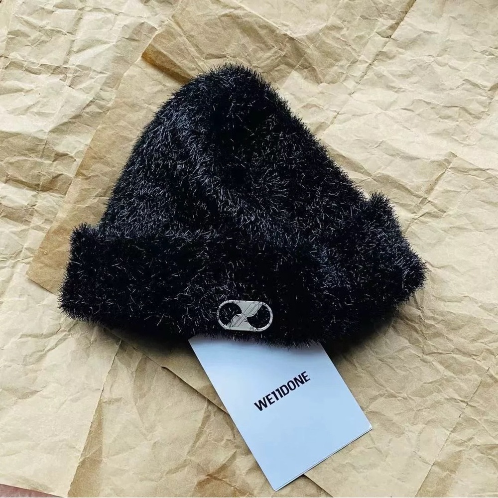 WE11DONE Black Shinny Fuzzy Beanie Hat